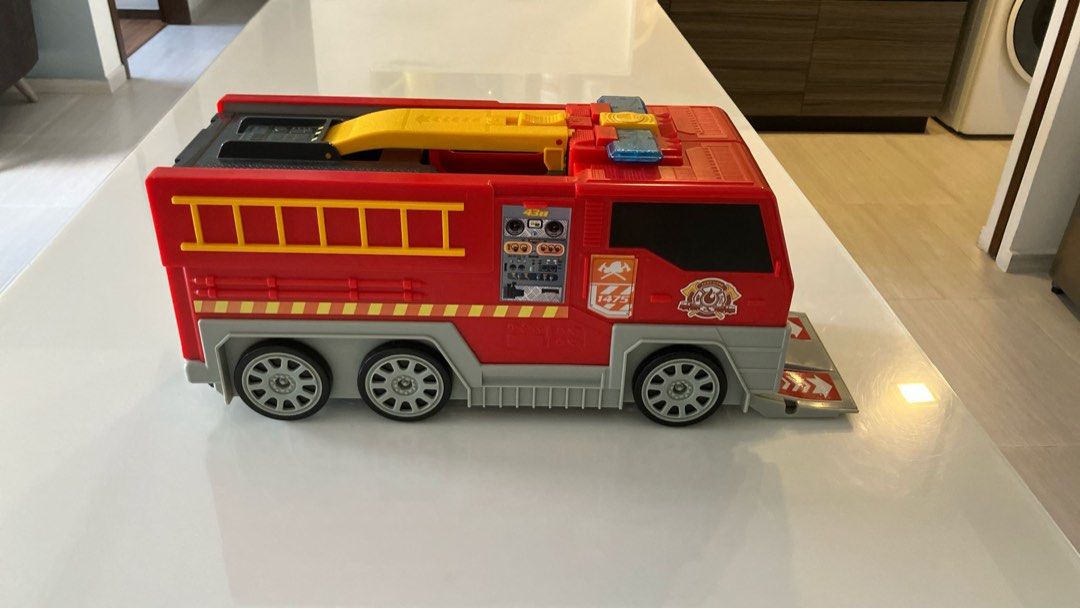 Fire Engine (Category: Kids Toys) located in Singapore. Submitted by pitterpats (Listing ID 1371658671, Image 1). Description: Self collect.