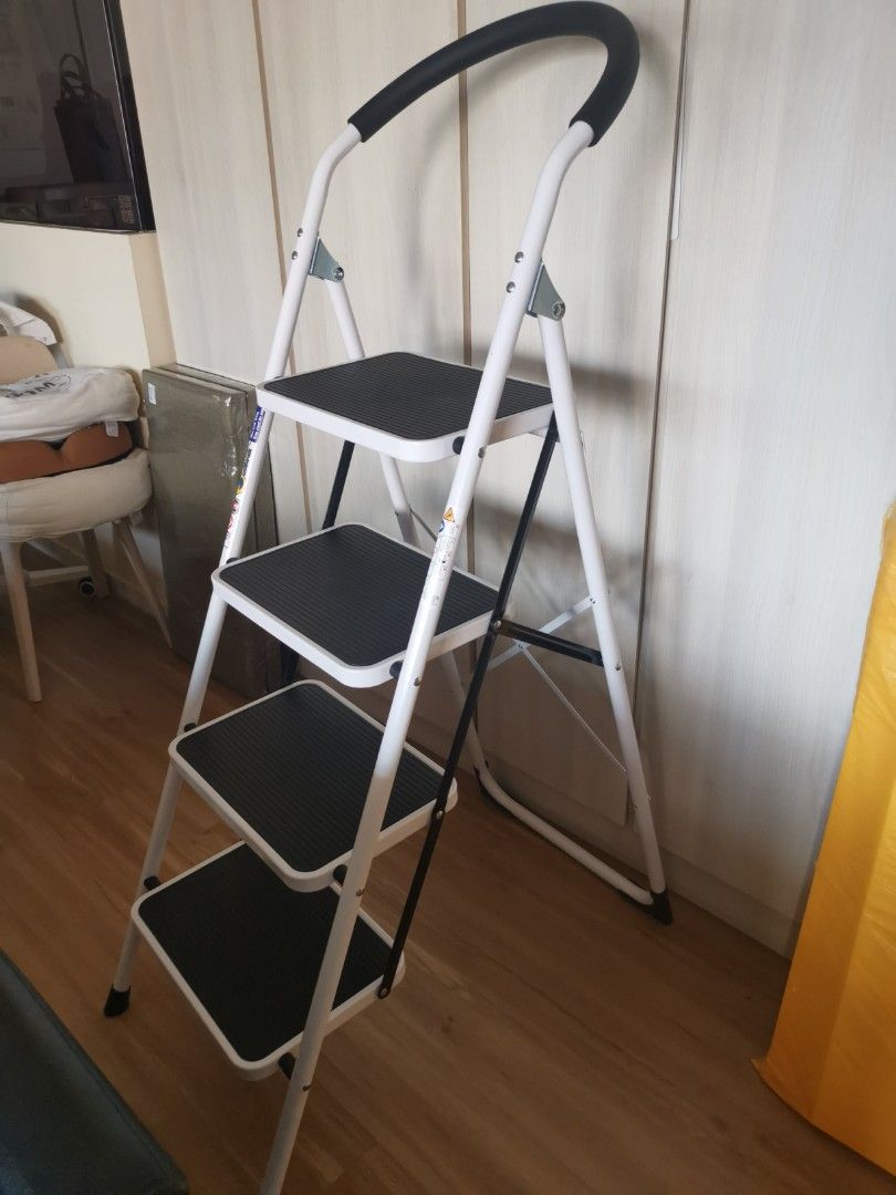 Foldable ladder64885399749762111