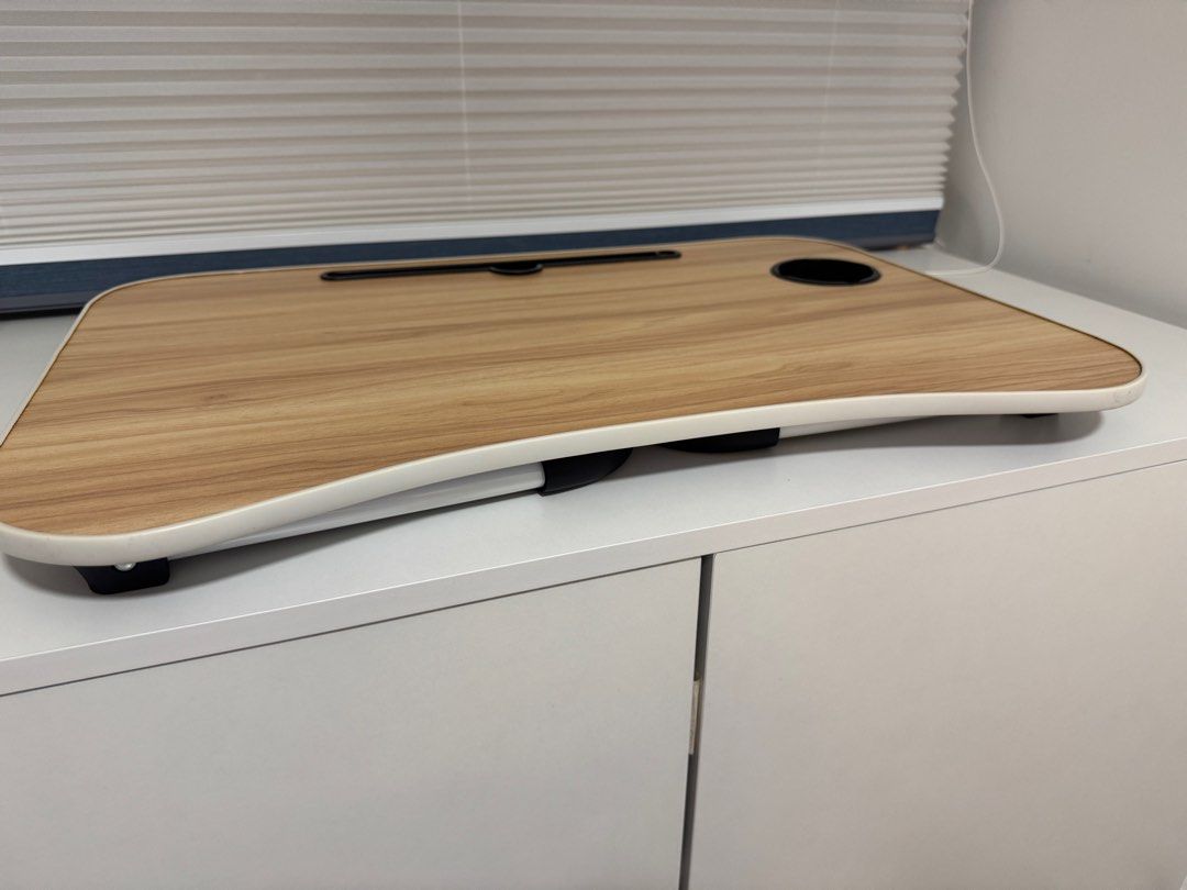 Foldable Table （分類：其他家居傢俬）位於 Hong Kong。 由 antheakate 提交（商品編號 1371684439，圖片 3）。簡介： Table top dimension= 60cm(Length) x 36cm (Width) x 27cm (Height) Like new。