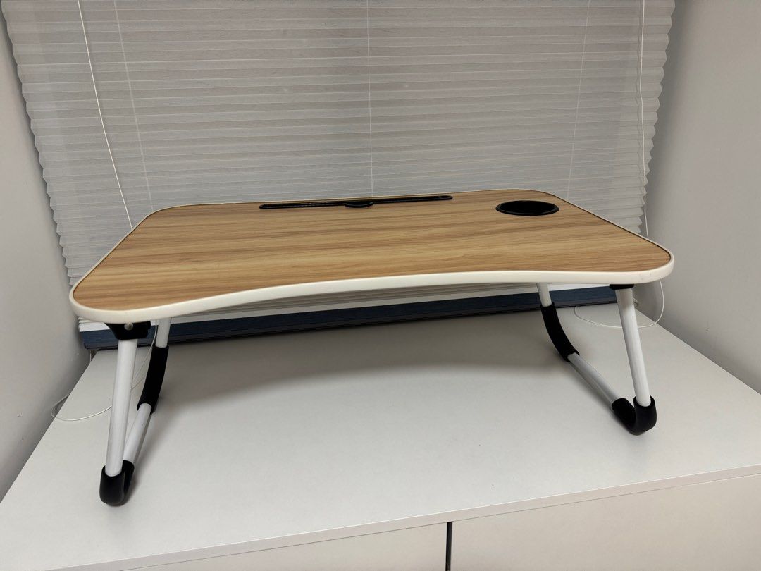 Foldable Table （分類：其他家居傢俬）位於 Hong Kong。 由 antheakate 提交（商品編號 1371684439，圖片 1）。簡介： Table top dimension= 60cm(Length) x 36cm (Width) x 27cm (Height) Like new。