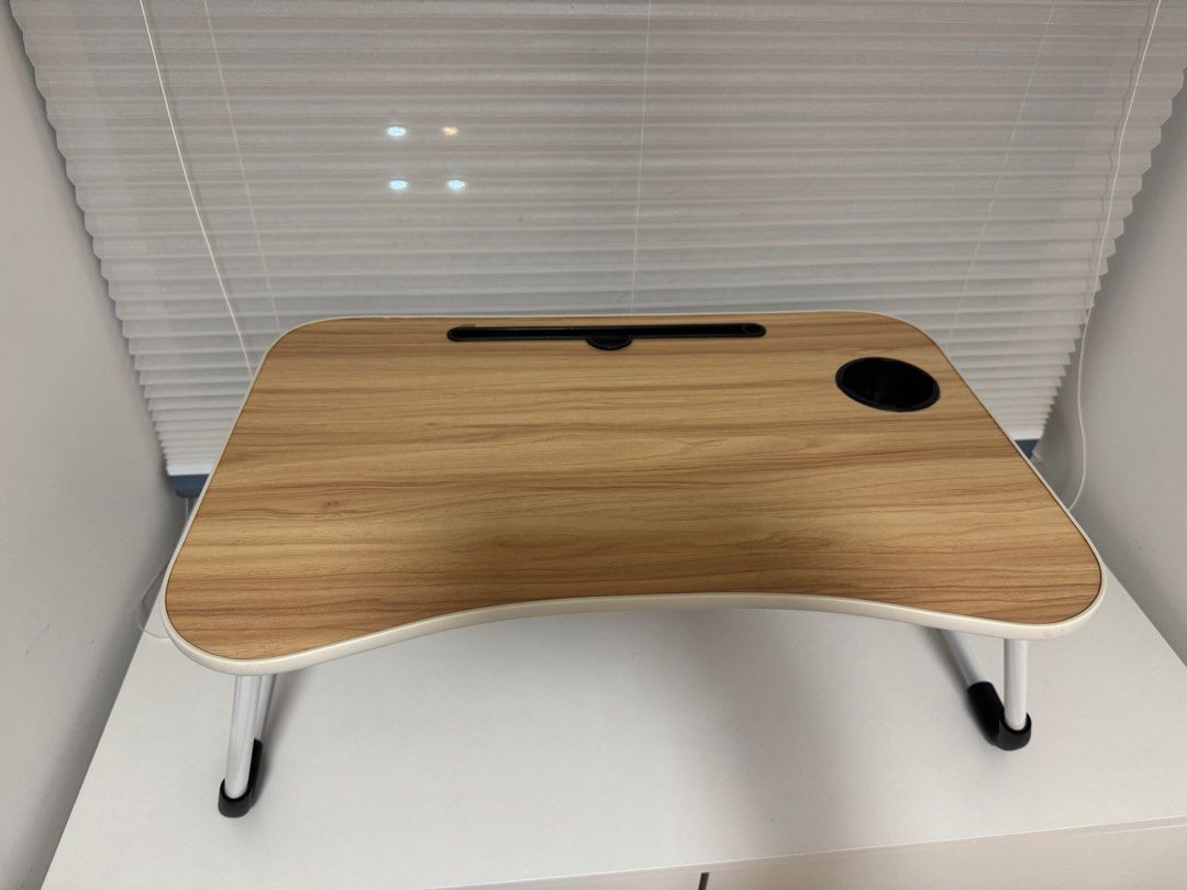Foldable Table （分類：其他家居傢俬）位於 Hong Kong。 由 antheakate 提交（商品編號 1371684439，圖片 2）。簡介： Table top dimension= 60cm(Length) x 36cm (Width) x 27cm (Height) Like new。
