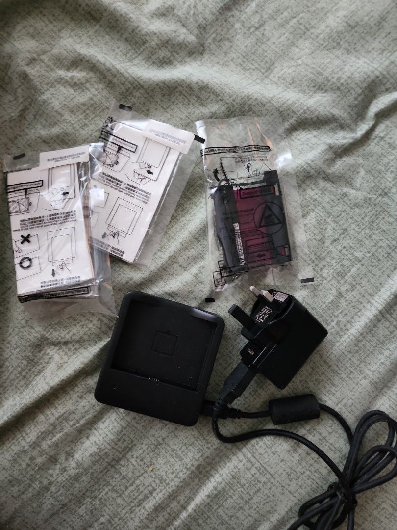 FREE Pringo charger & ink cartridge, 2 photo paper packs628647211808011114