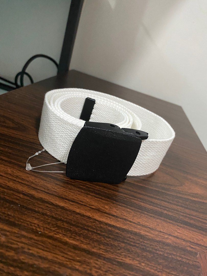 Golf Belt (Category: Golf) located in Paranaque City. Submitted by evo_s (Listing ID 1371686383, Image 2). Description: Brand New White Golf Belt Free Size For pick up at BF Northwest BF Homes Paranaque or Meet up at Shangri-la BGC.