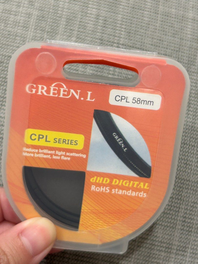 由 qwq87878 (刊登 ID 1371607675，圖片 1) 提交，位於 台中市 (Taichung) 的 Green.L 綠葉 Penflex 58mm UV 超薄保護鏡 (類別：其他攝影配件)，說明：適用口徑：58mm 適用機型：適用各廠牌鏡頭符合口徑單眼相機 😎UV鏡片防止紫外線，避免不必要的曝光 😎保護鏡頭:當鏡頭摔落時,若濾鏡著地,濾鏡會先破損,可減少鏡頭受傷機會 😎減少入塵:畢竟多了一層隔絕,灰塵進去鏡頭內部的機率也少些。
