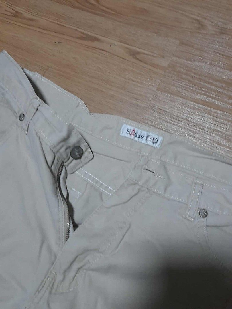 STRAIGHT CUT KHAKI PANTS (Category: Jeans) located in Quezon City. Submitted by aaapanda1131221 (Listing ID 1371602647, Image 2). Description: Size in picture a bit loose and has that baggy feel.