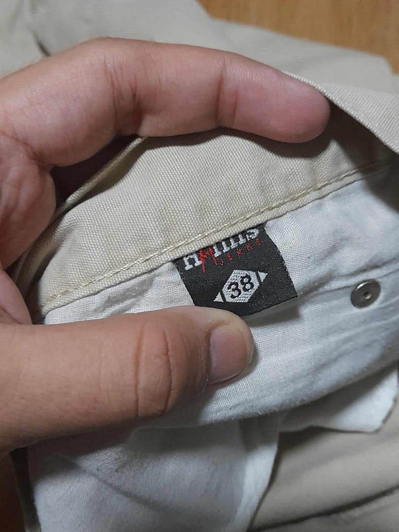 STRAIGHT CUT KHAKI PANTS (Category: Jeans) located in Quezon City. Submitted by aaapanda1131221 (Listing ID 1371602647, Image 3). Description: Size in picture a bit loose and has that baggy feel.