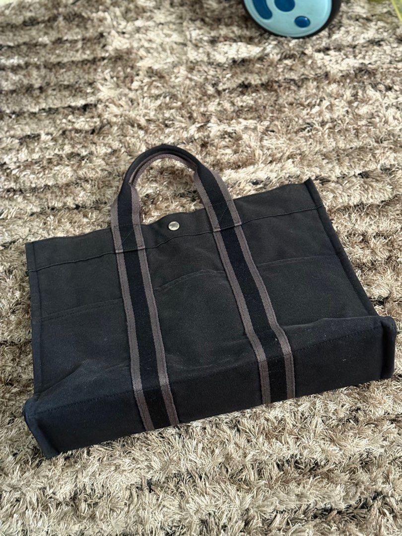 Hermes Herline Tote - MM size (Category: Luxury Bags & Wallets) located in Quezon City. Submitted by jakalalo22 (Listing ID 1371717631, Image 1). Description: Bag only.