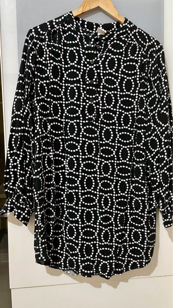 2pcs. H&M ovesized longsleeve blouse (Category: Blouses) located in Taguig. Submitted by lam_decluttering (Listing ID 1371645735, Image 3). Description: 2 - oversized printed blouse length - 31 size : small but can fit up to XL can be use also as maternity blouse.