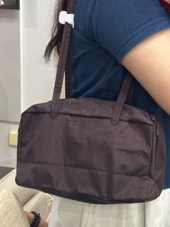 (Category: ) located in . Submitted by g__preloved (Listing ID 1371624836, Image 1). Description: .