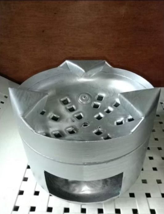 KALAN DE KAHOY ULING (Category: Cookers) located in Taguig. Submitted by almamejia86577 (Listing ID 1371577940, Image 2). Description: Kalan - kahoy or uling For home use or for camping Heavy duty - made of gasul tank SF c/o buyer Taguig.