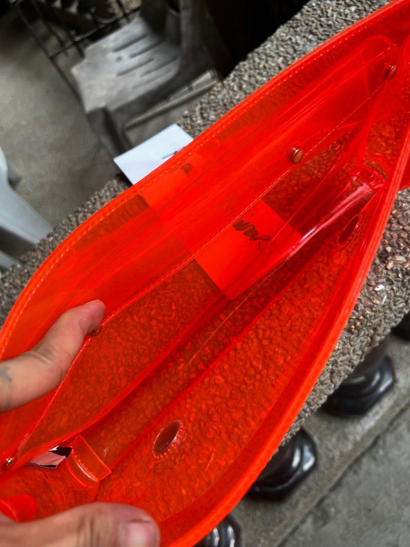kate spade clutch (Category: Luxury Bags & Wallets) located in Bauang. Submitted by rjae07 (Listing ID 1371640618, Image 3). Description: no inclusion kate spade transparent clutch.