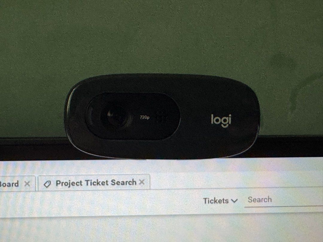 Logitech C270 HD Webcam (Category: Webcams) located in Taguig. Submitted by alwarrieth.0501 (Listing ID 1371555101, Image 1). Description: For sale. Never been used. Nabili ko po ng 1300 sa mall last December however, nagprovide ung client namin ng mas better na camera for meetings..