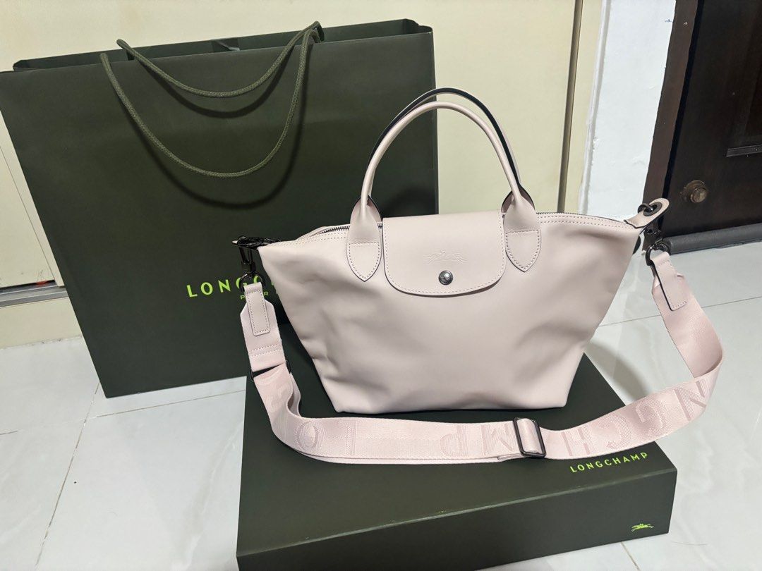Longchamp LE PLIAGE XTRA S Handbag - Leather (Category: Bags & Wallets) located in Singapore. Submitted by xxuan58 (Listing ID 1371652213, Image 1). Description: Dimensions : 25 cm (L - measured at the base of the bag) x 23 cm (H) x 16 cm (W) Nude colour - Leather Snap button Zip closure Detachable and adjustable shoulder strap 1 zipped pocket and 1 flat pocket inside.