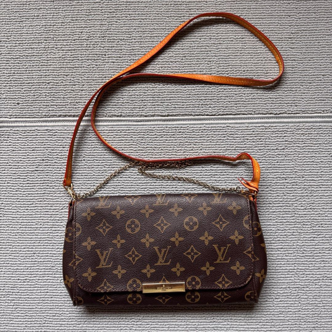 Louis vuitton favorite shoulder bag (Category: Luxury Bags & Wallets) located in Quezon City. Submitted by toomuchpain (Listing ID 1371614478, Image 1). Description: Good condition No issue.