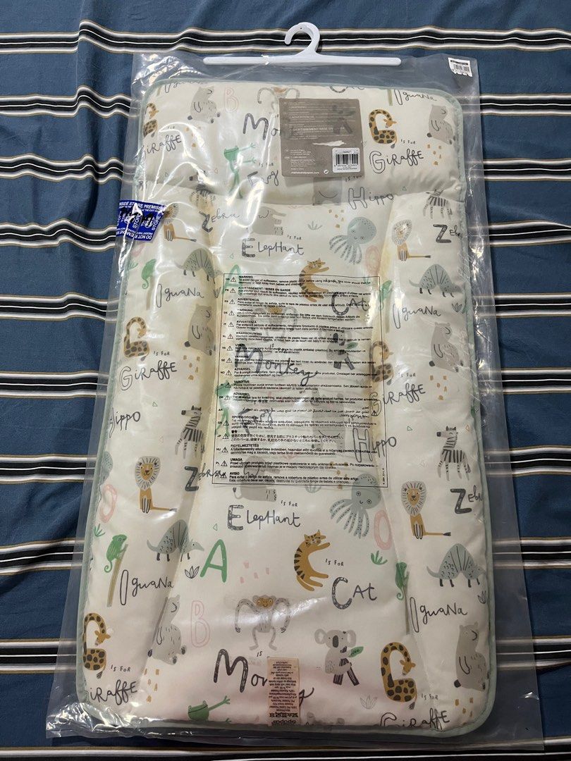 Mamas&Papas Changing Mat (Category: Changing Mats & Accessories) located in Paranaque City. Submitted by adda_sy (Listing ID 1371637679, Image 2). Description: Brand: Mamas&Papas Softly padded changing mattress with baby friendly pictures Comes with original plastic packaging with hanger for easy storage Full Disclosure: With stains along the stitches Orig Price is Php 1299 RFS: Decluttering .