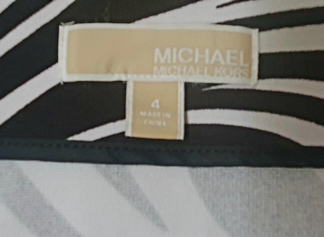 Michael Kors skirt (Category: Skirts) located in Cebu City. Submitted by beebums (Listing ID 1371559165, Image 3). Description: Best fit Medium personal preloved.