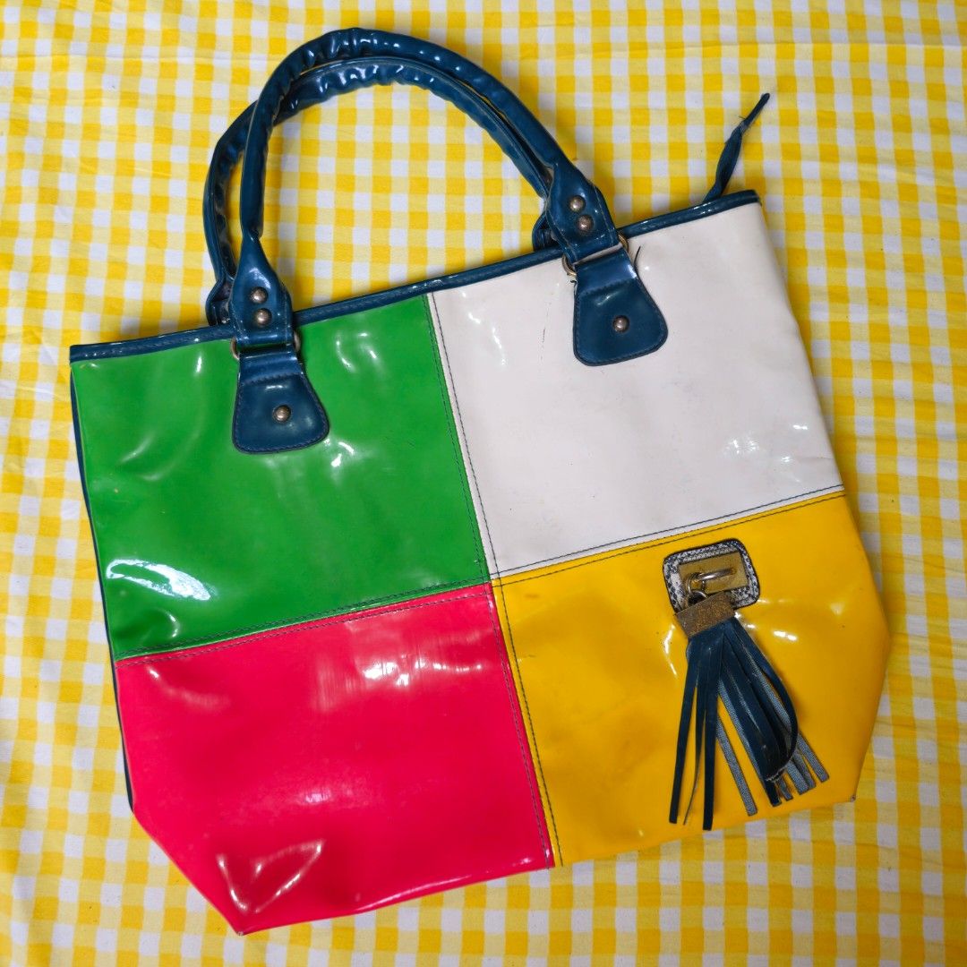 Large Multicolored Shoulder Bag (Category: Shoulder Bags) located in Bacoor. Submitted by 3fties.ph (Listing ID 1371573801, Image 1). Description: Please refer to the listing photos for its condition.