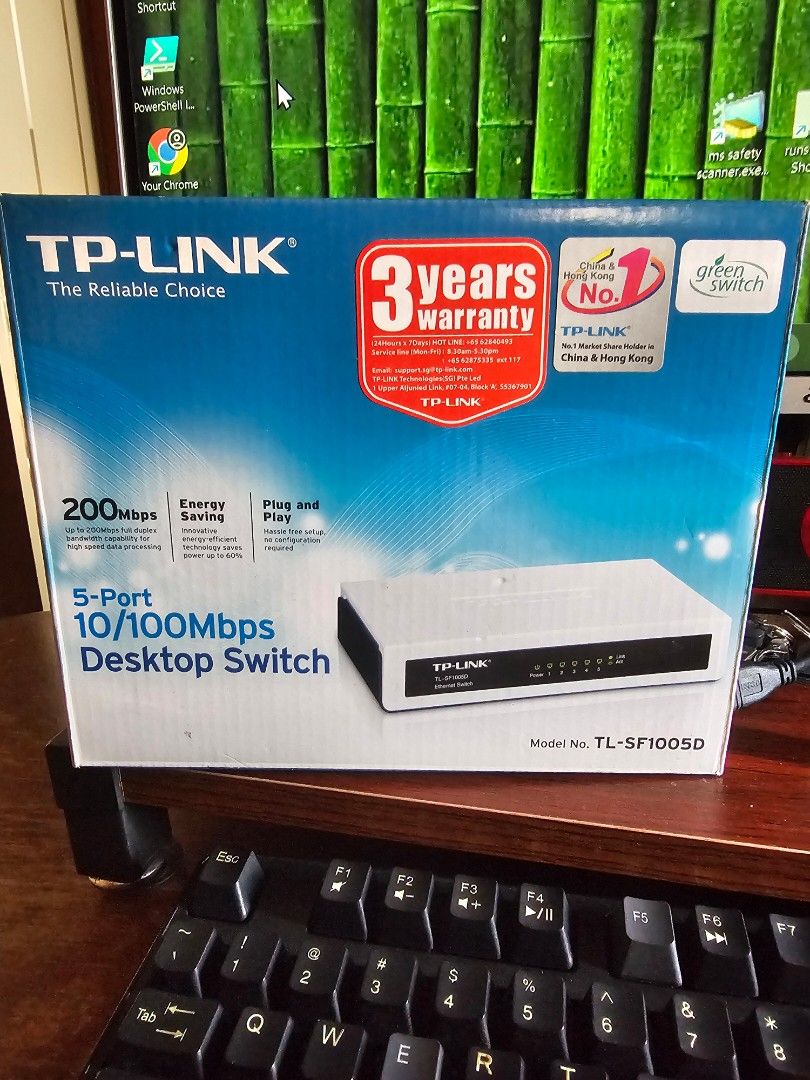 Network switch (Category: Networking) located in Singapore. Submitted by good_buys_guarantee (Listing ID 1371644346, Image 1). Description: brand new. deal at lentor mrt Station..