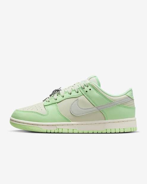 Nike Green Dunks (NEGOTIABLE) (Category: Sneakers) located in Makati City. Submitted by kzisdeclutter (Listing ID 1371699879, Image 1). Description: Authentic, Worn a few times Pm for pictures Rfs: Was a gift but not being used.