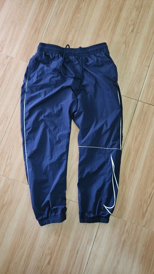 Nike sb track pants (Category: Joggers) located in Alfonso. Submitted by jbcamet (Listing ID 1371645213, Image 1). Description: for sale Nike sb track pants size M 9.9/10 condition.
