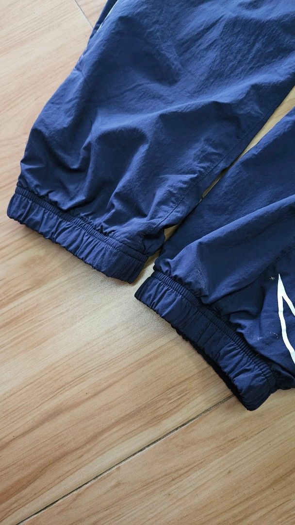Nike sb track pants (Category: Joggers) located in Alfonso. Submitted by jbcamet (Listing ID 1371645213, Image 3). Description: for sale Nike sb track pants size M 9.9/10 condition.
