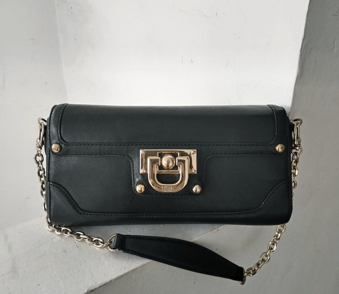 PreLoved DKNY Chain Shoulder Bag (Category: Luxury Bags & Wallets) located in Taguig. Submitted by cheap_and_fab (Listing ID 1371719077, Image 1). Description: 📍 PreLoved DKNY Chain Shoulder Bag 📌 Good Condition 👌 👜 Yellow Gold Hardware 🏷️ Minimal sign of usage* Color available: Black Please chat us first to check the availability. #bag #affordable #BagsforSale #Slingbag #bagforless #2WayBags #cheapbags.