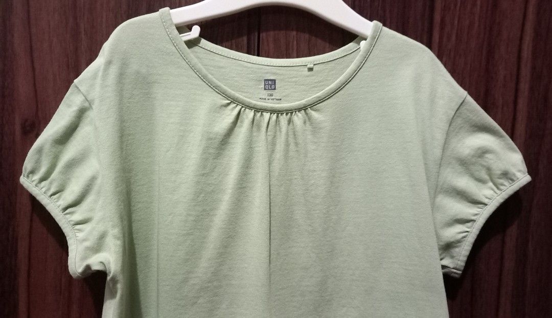 Preloved Uniqlo Kid's shirt (Category: Babies & Kids Fashion) located in Caloocan City. Submitted by httyt.45 (Listing ID 1371727821, Image 2). Description: Cotton fabric size 140 light green color.