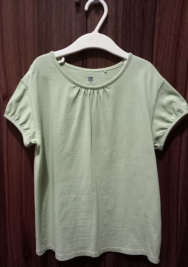 Preloved Uniqlo Kid's shirt (Category: Babies & Kids Fashion) located in Caloocan City. Submitted by httyt.45 (Listing ID 1371727821, Image 1). Description: Cotton fabric size 140 light green color.