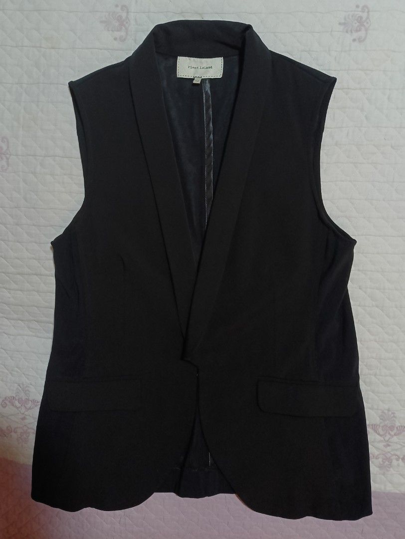 River Island Black Sleeveless Blazer (Category: Coats, Jackets and Outerwear) located in Davao. Submitted by denimdvo (Listing ID 1371560655, Image 1). Description: Preloved, barely used fits S-M.