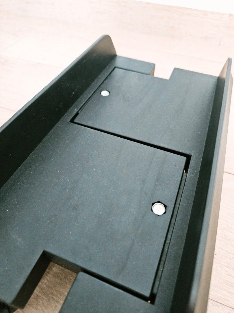 Rolling CPU Stand (Category: Other Accessories) located in Singapore. Submitted by olsomica (Listing ID 1371556429, Image 2). Description: * adjustable rolling CPU stand. * deal at my block at telok blangah street 31, or telok blangah CC. * exact cash amount, No paynow..