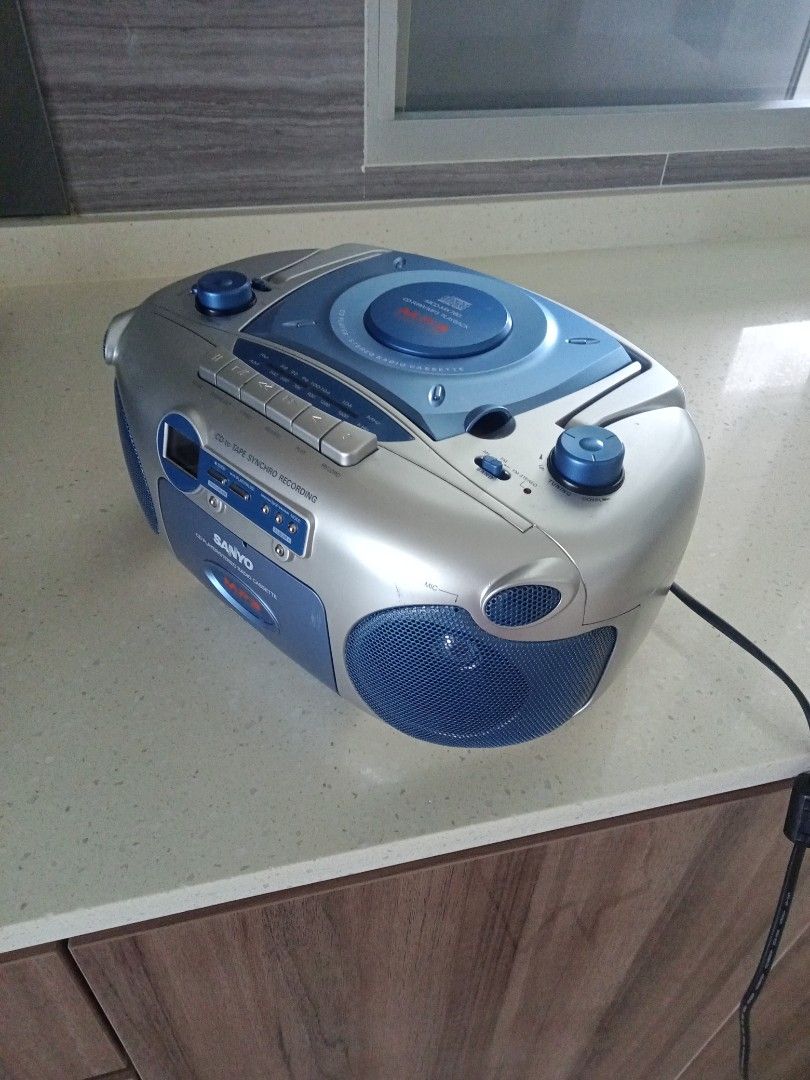 Sanyo Radio and CD Player (Category: Other Audio Equipment) located in Singapore. Submitted by butterchoc25 (Listing ID 1371609937, Image 2). Description: Sanyo Radio and CD Player Length 30 cm Width 20 cm Height 13 cm.