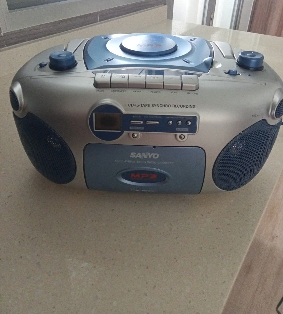 Sanyo Radio and CD Player (Category: Other Audio Equipment) located in Singapore. Submitted by butterchoc25 (Listing ID 1371609937, Image 1). Description: Sanyo Radio and CD Player Length 30 cm Width 20 cm Height 13 cm.