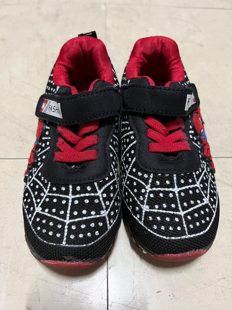 Spiderman rubber shoes (Category: Babies & Kids Fashion) located in Quezon City. Submitted by tomiteepee (Listing ID 1371575854, Image 1). Description: Minsan lang nagamit 1-3 years old.