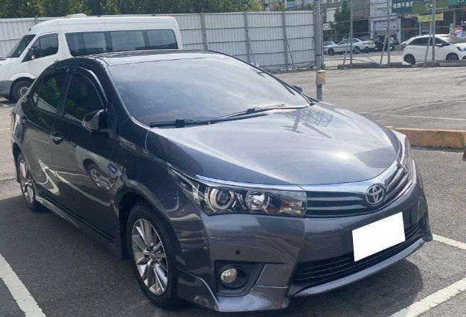 由 pipi1108cc (刊登 ID 1371612002，圖片 3) 提交，位於 台中市 (Taichung) 的 Toyota Corolla Altis 2016款 尊爵版 深灰 🔍️售價：16萬 🔍️出廠：2016年 🔍️行駛里程：6.5萬公里 🔍️乘客數：4門5座 🔍️排氣量：1.8L (類別：汽車出售)，說明：🔍️廠牌型號：Toyota Corolla Altis 2016款 尊爵版 深灰 🔍️售價：16萬 🔍️出廠：2016年 🔍️行駛里程：6.5萬公里 🔍️乘客數：4門5座 🔍️排氣量：1.8L 🔍️引擎燃料：汽油 🔍️驅動方式：2WD ★重要資訊★ 車輛均有第三方認證 ⭕️專業鑑定⭕️合格認證 ⭕️檢定報告⭕️一覽無疑 📣便宜賣🚫無事故🚫無泡水🚫無待修 提供💯完整第三方認證合格檢驗報告 保證✅實車實價✅車況透明✅安心購車 ★提供車況原始表 ★車況與認證表不符，退車並全額退費 ◎歡迎私訊預約賞車◎ ★早上10點到晚上18點 ★Line