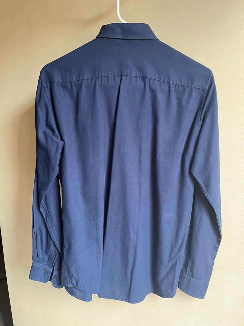 UNIQLO LONG SLEEVE POLO SMALL (Category: Tshirts & Polo Shirts ) located in Pasig City. Submitted by leel_real (Listing ID 1371629967, Image 2). Description: - Used less than 5x - Slim fit - Small on tag.