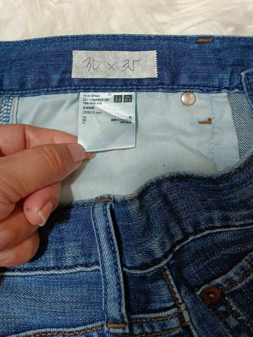 Uniqlo pants/jeans/denim (Category: Jeans) located in Butuan. Submitted by krishaun (Listing ID 1371633442, Image 3). Description: Semi - stretch fits upto semi large frame - waist 30 inches - length - 35 inches Excellent condition.