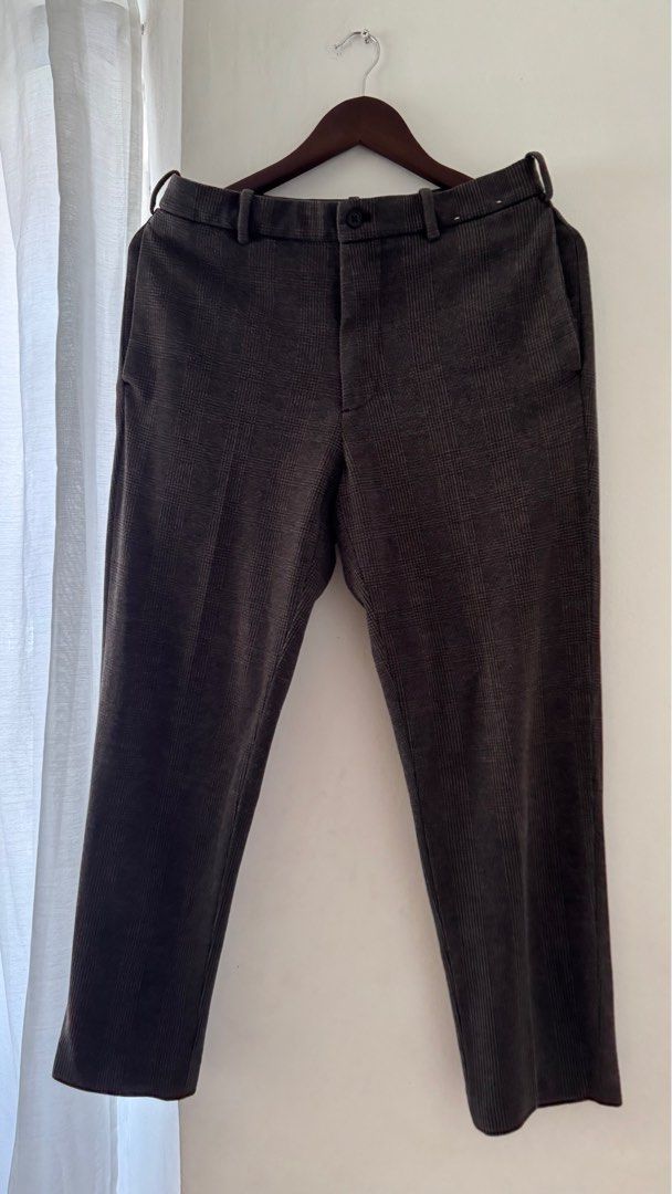Uniqlo Textured Trousers Size S (Category: Trousers) located in Santa Rosa. Submitted by andyyy90ahn (Listing ID 1371669071, Image 1). Description: Uniqlo Textured Trousers Size S.