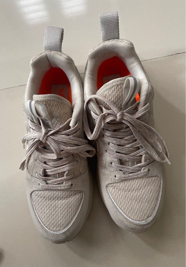 Veja Venturi Hexamesh (Category: Sneakers) located in Quezon City. Submitted by llimc (Listing ID 1371577930, Image 3). Description: Needs cleaning No box.