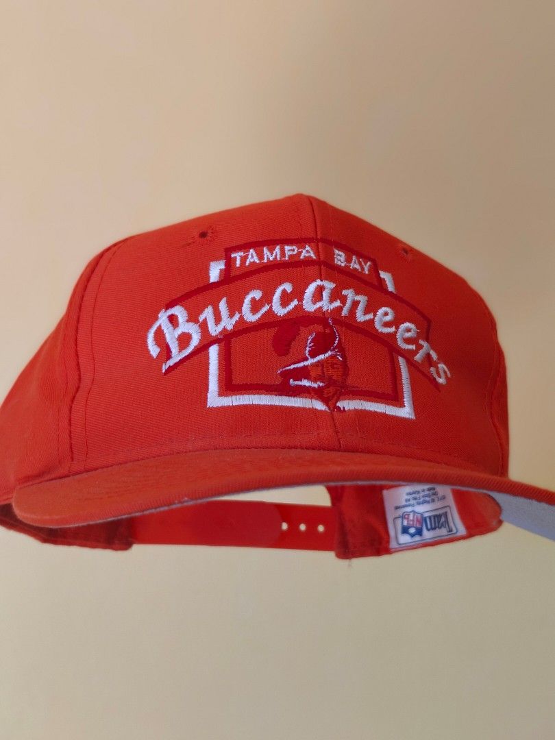 Vintage Tampa Bay Bucaneers Snapback (Category: Caps & Hats) located in Manila. Submitted by pogipabili (Listing ID 1371552873, Image 1). Description: youngan snaps no issue.