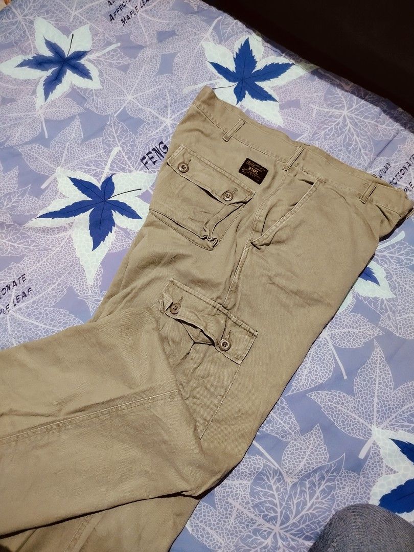 WTAPS Cargo pants for men (Category: Jeans) located in Davao. Submitted by noelamihan05424 (Listing ID 1371552810, Image 2). Description: Want to sell WTAPS Cargo pants for men Excellent Authentic W-36 L-42 Leg Opening 11.5 Hem 9 Color rate 9.7/10 No issue.