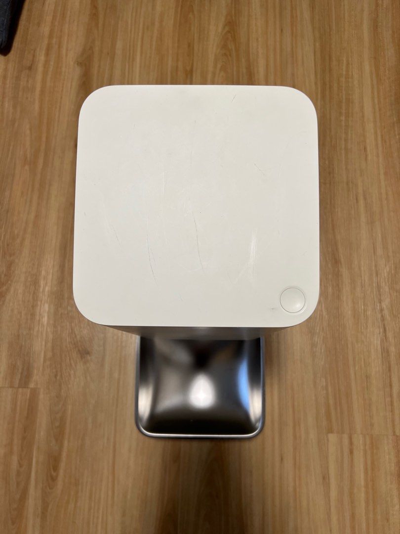 Xiaomi Pet Food Dispenser (Category: Homes & Other Pet Accessories) located in Singapore. Submitted by ara99 (Listing ID 1371595989, Image 2). Description: .