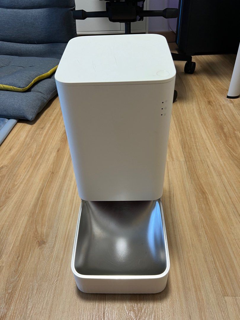 Xiaomi Pet Food Dispenser (Category: Homes & Other Pet Accessories) located in Singapore. Submitted by ara99 (Listing ID 1371595989, Image 1). Description: .