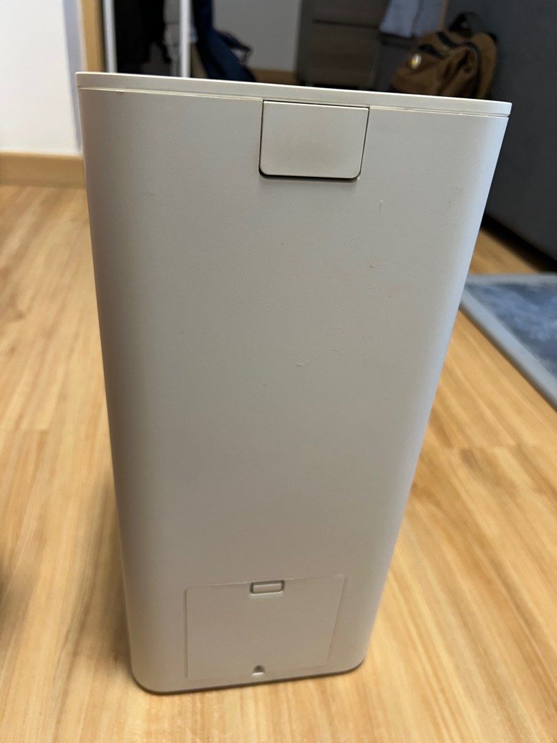 Xiaomi Pet Food Dispenser (Category: Homes & Other Pet Accessories) located in Singapore. Submitted by ara99 (Listing ID 1371595989, Image 3). Description: .