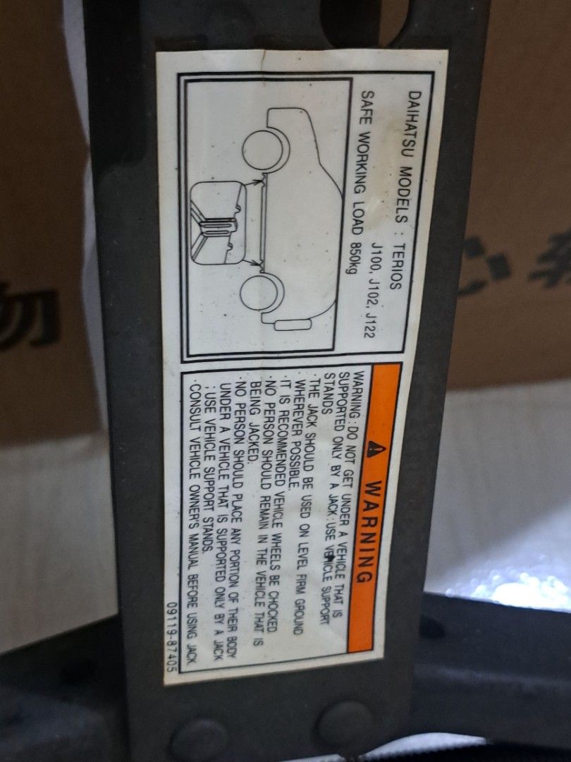 由 rrrrr050148046 (刊登 ID 1371798736，圖片 2) 提交，位於 台北市 (Taipei) 的 千斤頂 (類別：汽機車零配件)，說明：如圖所示。
