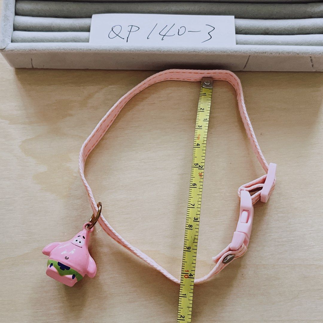 由 apple3054 (刊登 ID 1371733631，圖片 3) 提交，位於 嘉義市 (Chiayi City) 的 小貓咪小型犬 寵物專用粉色派大星鈴鐺項圈@qp140-3 (類別：寵物及其他)，說明：小貓咪小型犬 寵物專用粉色派大星鈴鐺項圈@qp140-3。