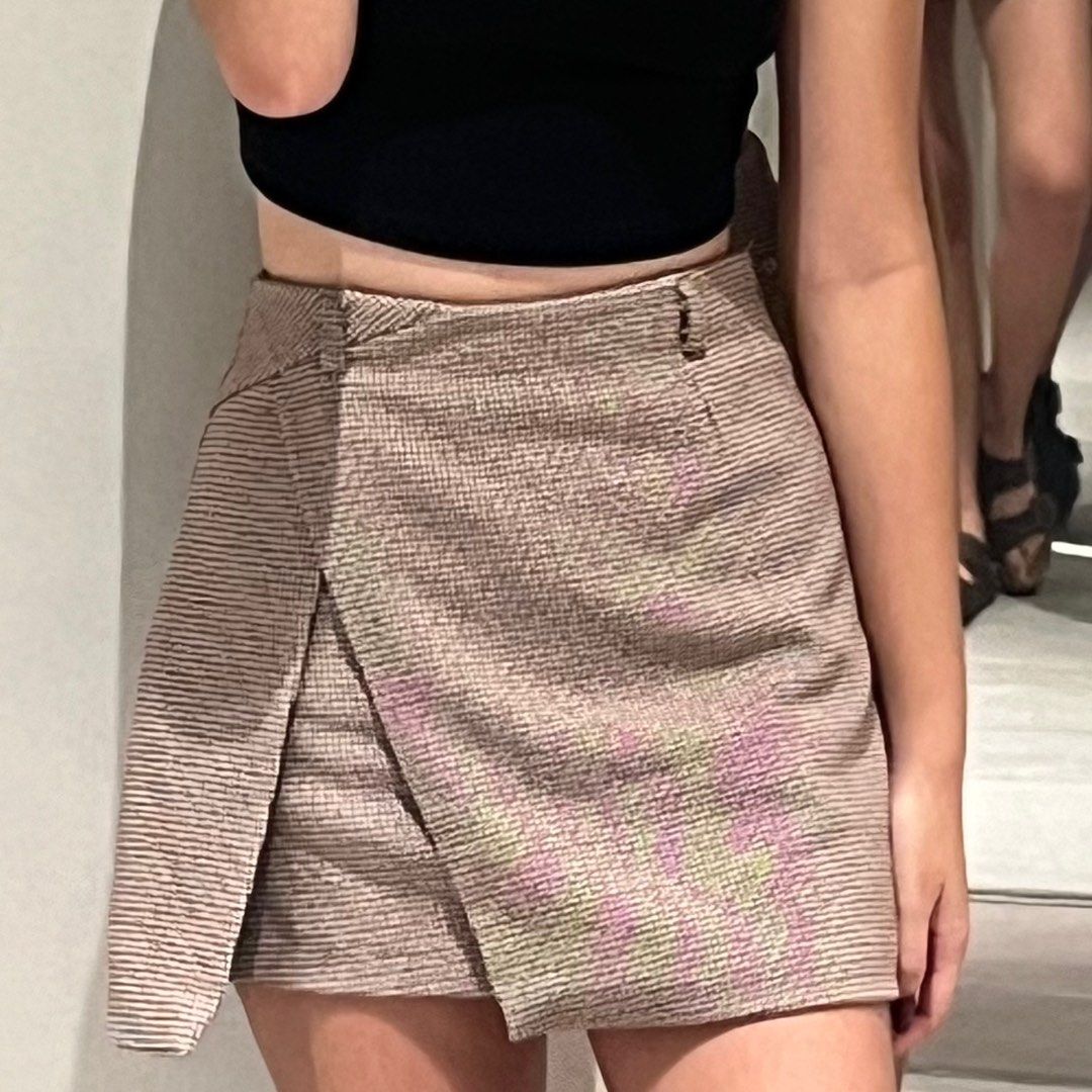 A-Line Slit Skirt with Inner Shorts (Category: Skirts) located in Manila. Submitted by yjncart (Listing ID 1371829400, Image 1). Description: • niu niu jia on tag (idk brand) • thrifted at a creatives event • size small • gcash • lalamove or ggx loc: taft, manila.