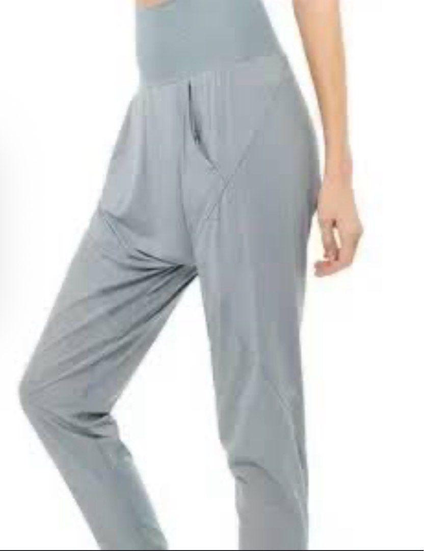 Alo Axis Hareem Sheer Pants (Category: Activewear) located in Cavite. Submitted by finders_haven (Listing ID 1371777764, Image 2). Description: 10/10 Condition. W: 24” laid flat, L: 42”, XS.