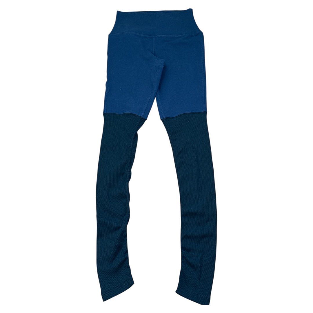 Alo Goddess Ribbed Leggings (Category: Activewear) located in Cavite. Submitted by finders_haven (Listing ID 1371768698, Image 2). Description: 9/10 condition. W: 24” laid flat, L: 38”, XS .