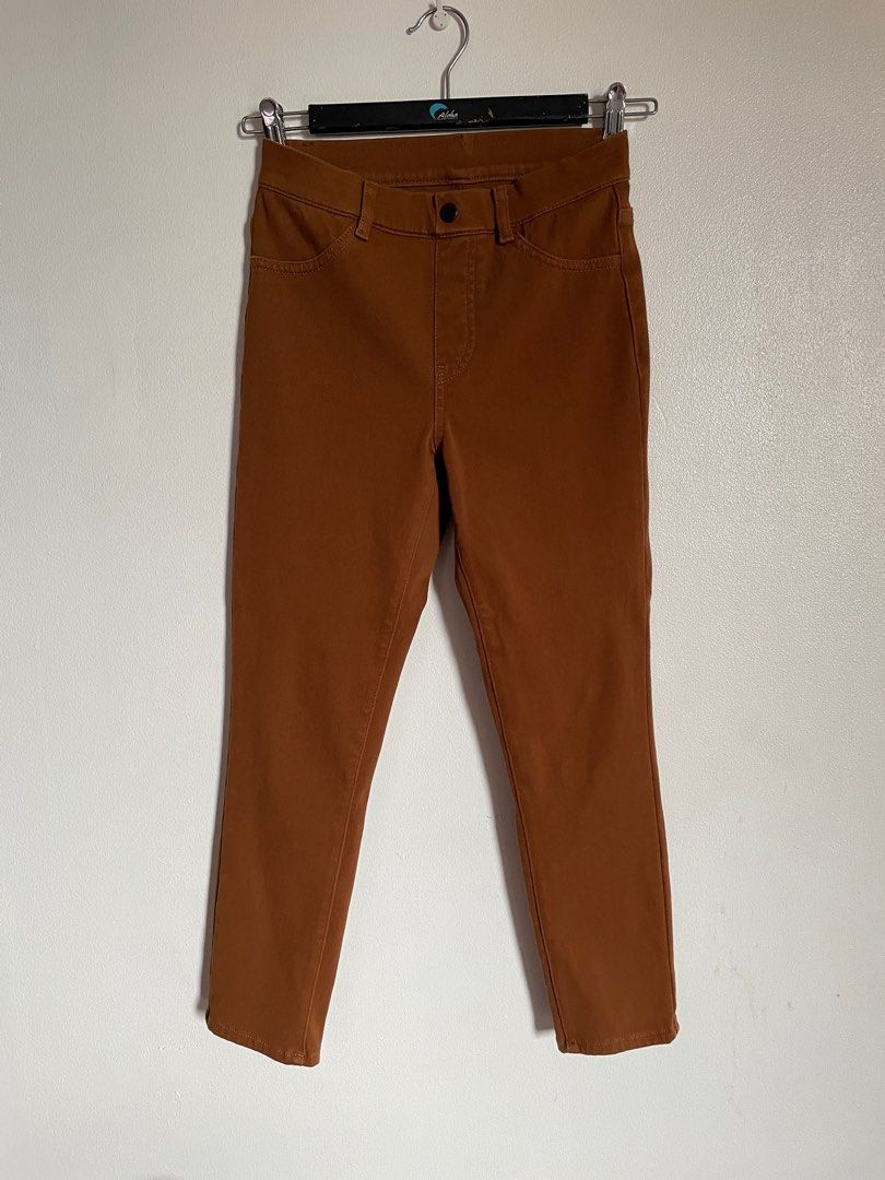 Uniqlo Ankle Crop Jeans (Category: Jeans) located in San Juan City. Submitted by tabithajam (Listing ID 1371747005, Image 1). Description: Stretchy skinny ankle jeans Used twice only 10/10 condition No when worn :) Shipping arranged by buyer .