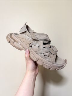 (Category: ) located in . Submitted by allthingsfashionsg (Listing ID 1371737757, Image 1). Description: .